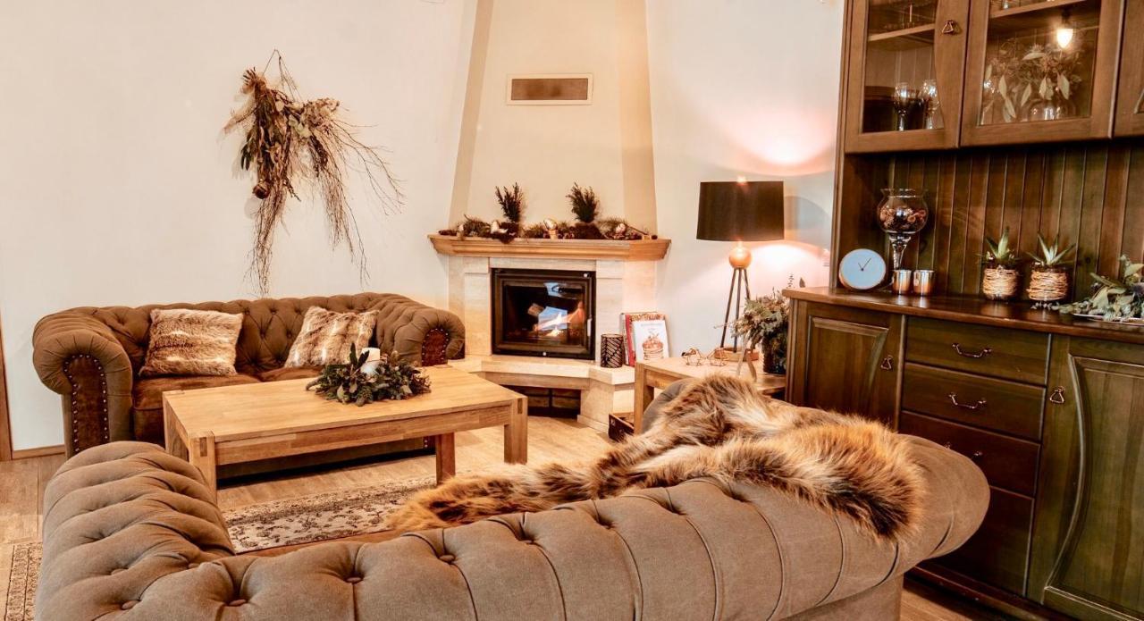 Guest House In Dobele City Center- Pilsetas Maja エクステリア 写真