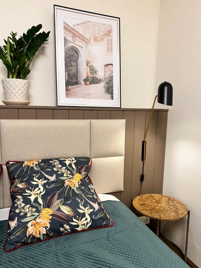 Guest House In Dobele City Center- Pilsetas Maja エクステリア 写真